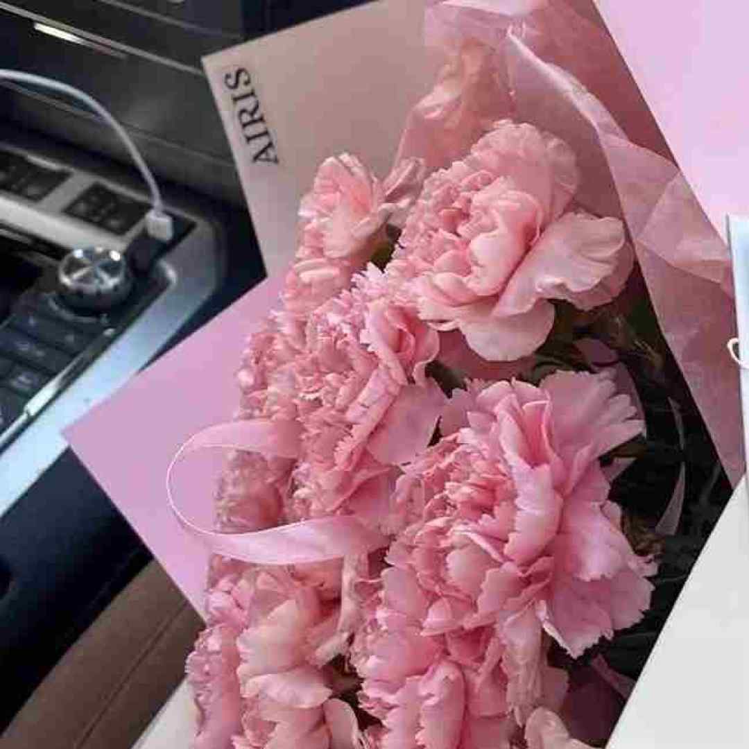 منو نگاه کن حرف میزنم باتو نمیتونم ازت چشم بردارم