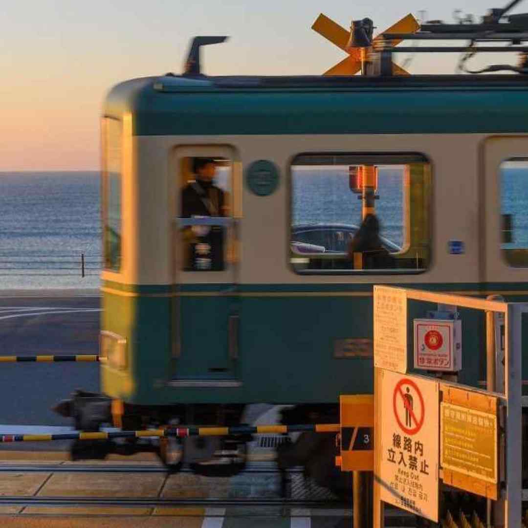  مثلت نیست نباشی یه لحظه بی تو من آروم ندارم