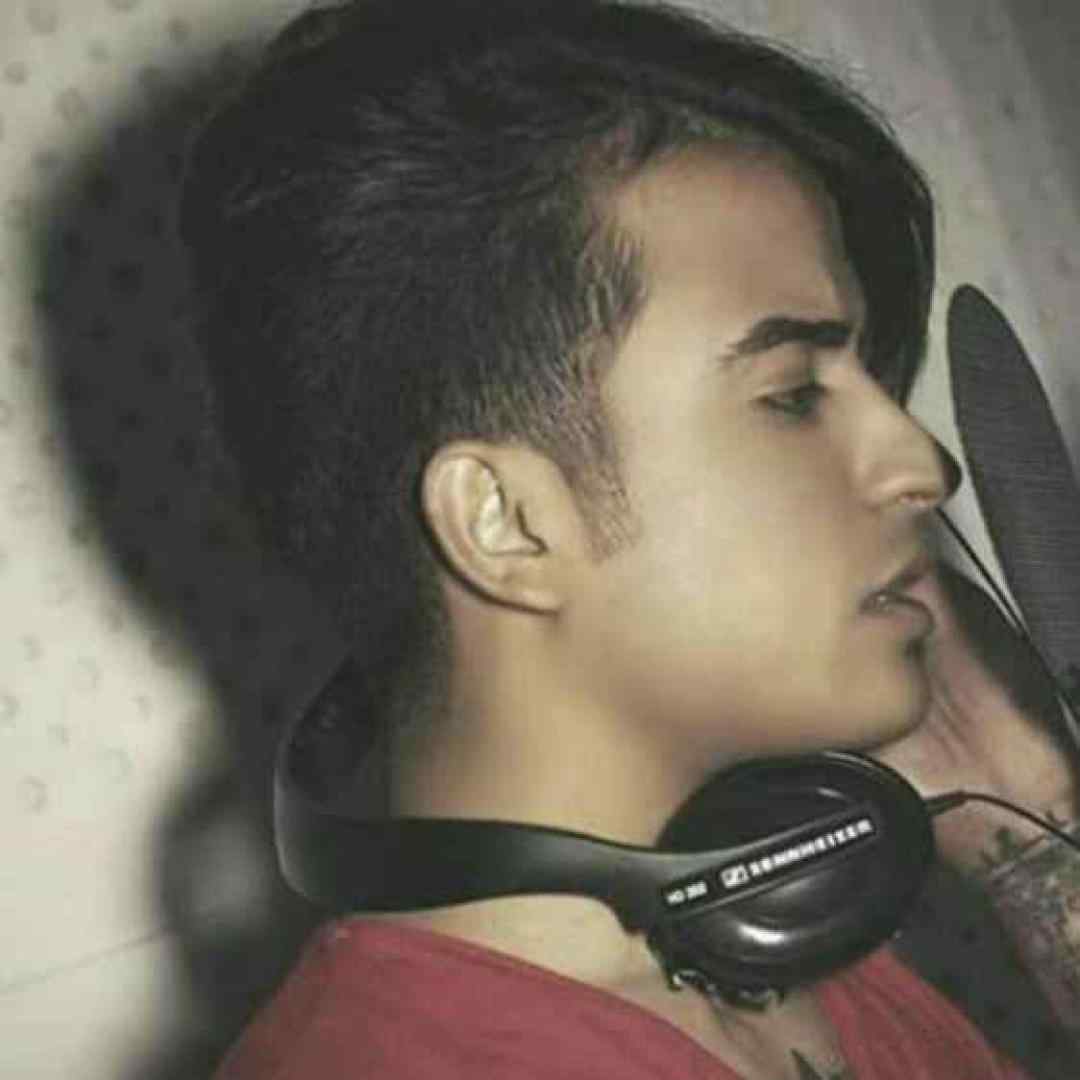 میلاد راستاد سلام کشیدی زیر پاهام ولی بازم همه چیزی برام 