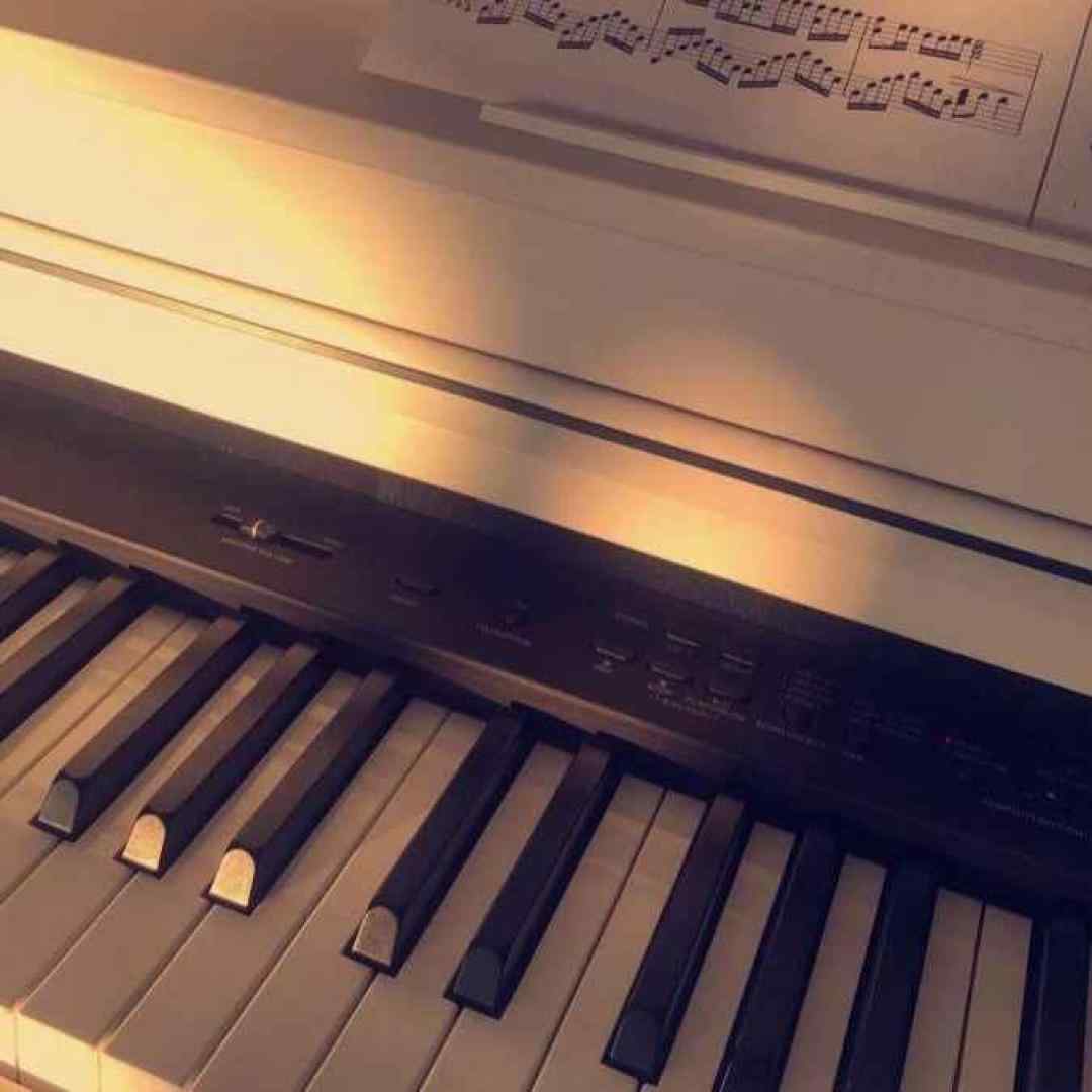  گلی خوشگلی گلی دلبری گلی از همه زیباتری با صدای پسر