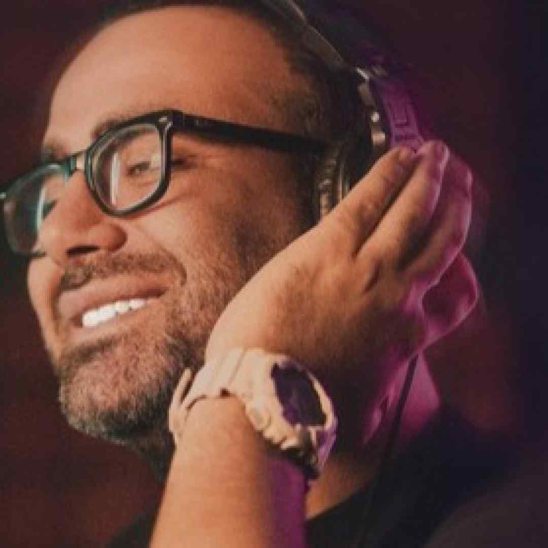 مهدی جهانی میشه دلم تنگ واسه ی خونم بارمو بستم توی چمدونم