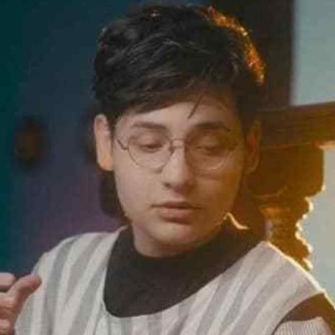 عرفان ابرا بوی موتو میکنم هوس چشات مثل شیشه تیزه لبش