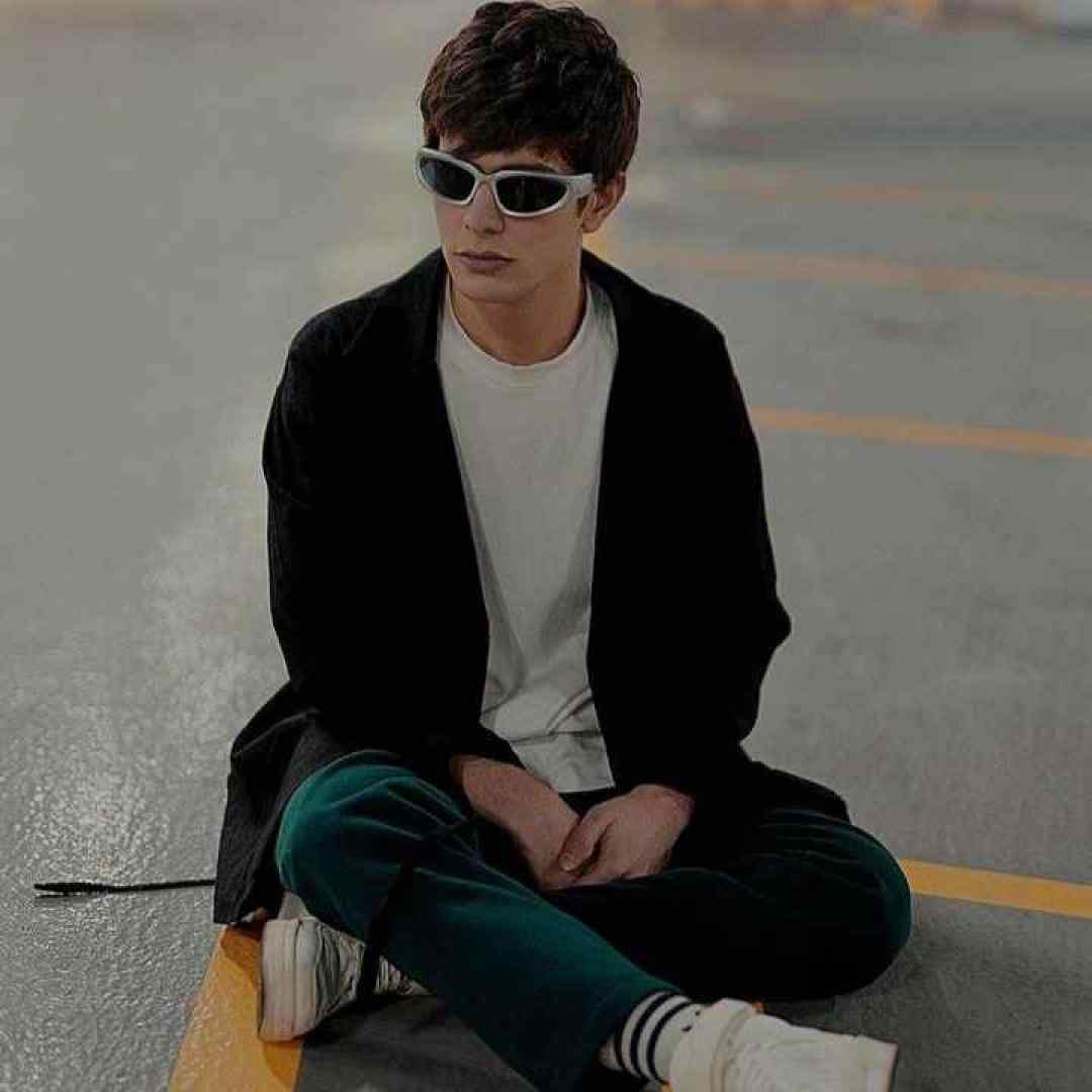 علیها واسه خاطر من بمون تو آسمونا