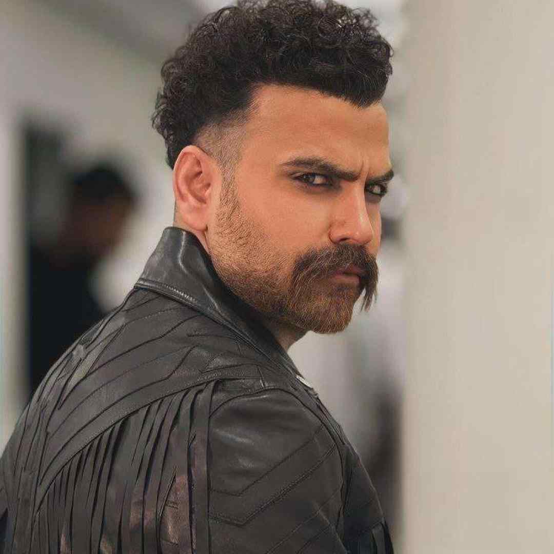 معین زد بلدی بخونی حال چشامو نگا کن که