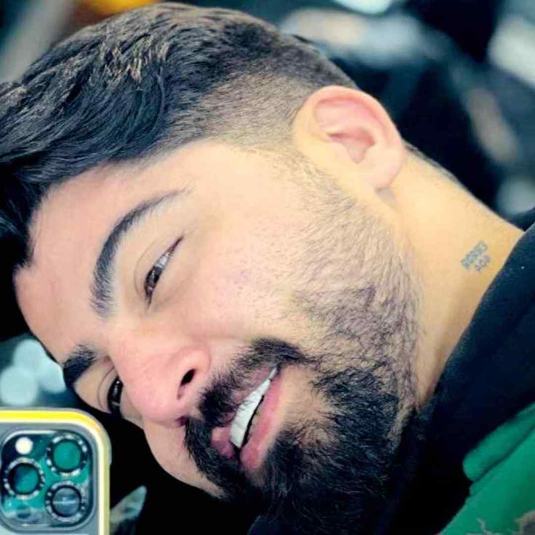 ابولفضل اسماعیل نژاد میون قلب های قرمز خاصی ته با قلب آبی