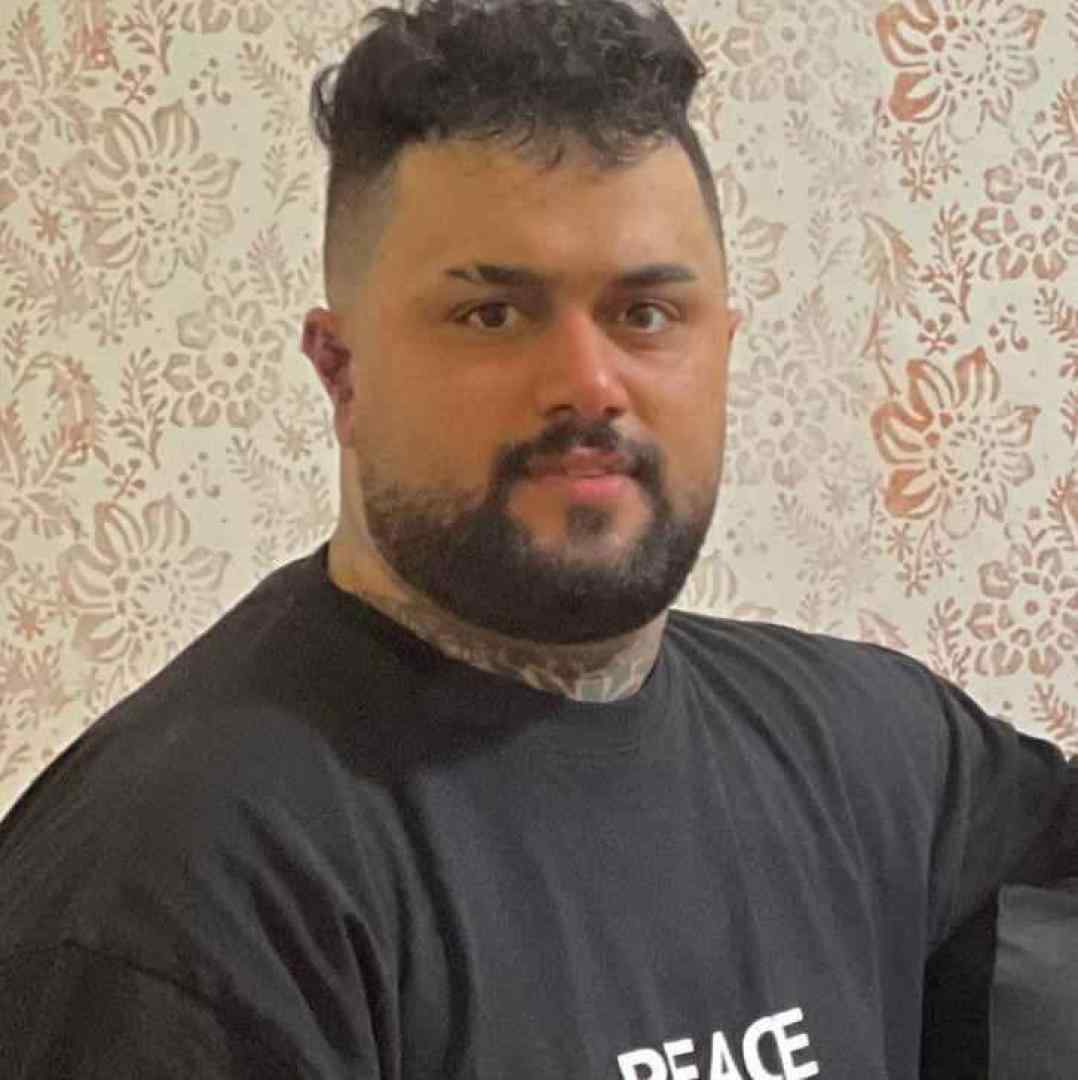 بهنام حسن زاده شلوار پلنگی