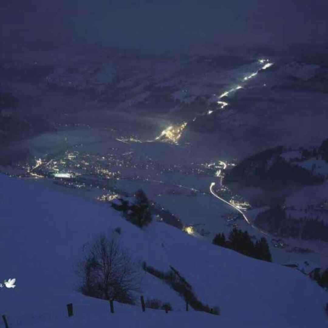  جان من جانان من با توام حتی اگر باشی گناهم نازتو میخرم تمام
