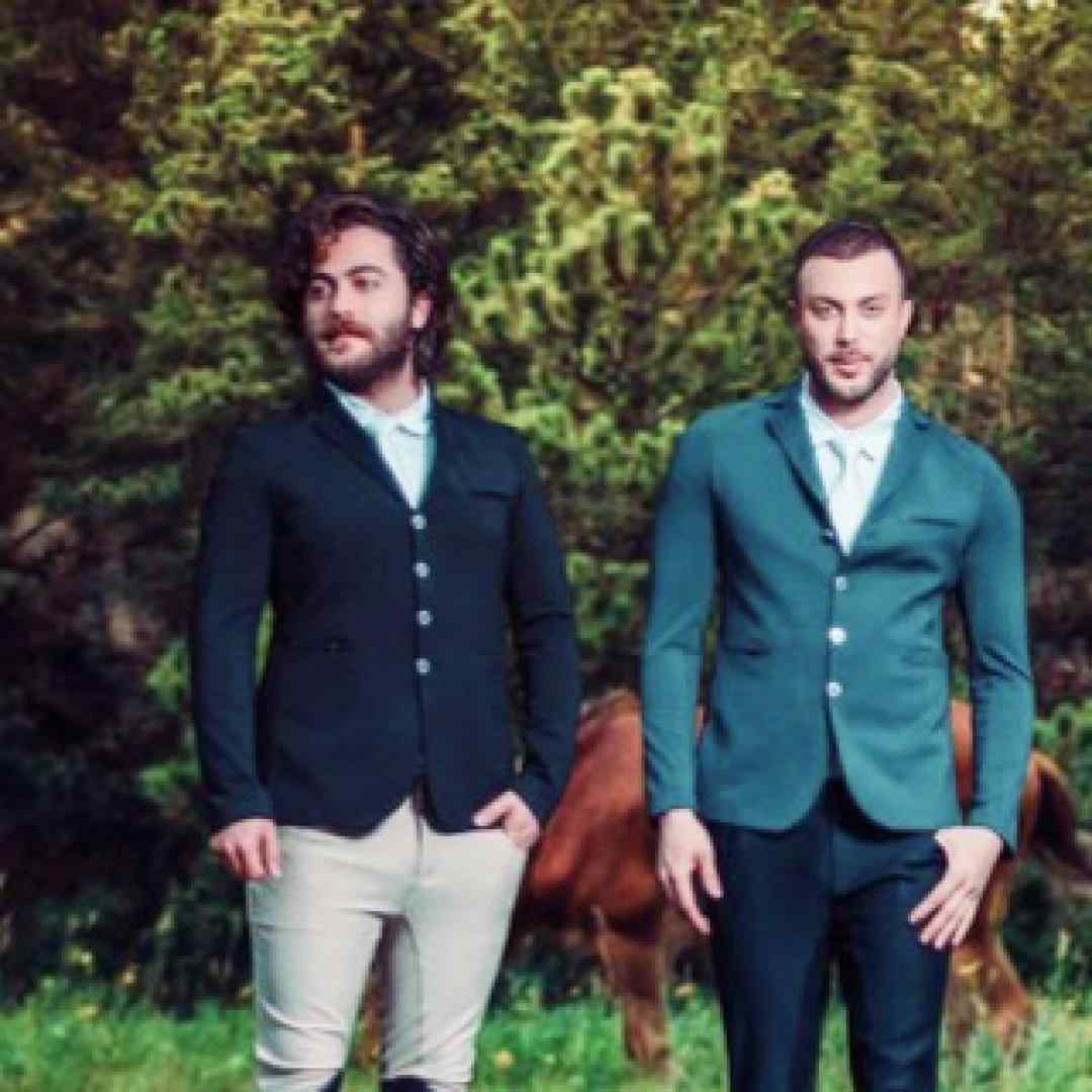 مسیح و آرش دستامو ببین گل میده دستت