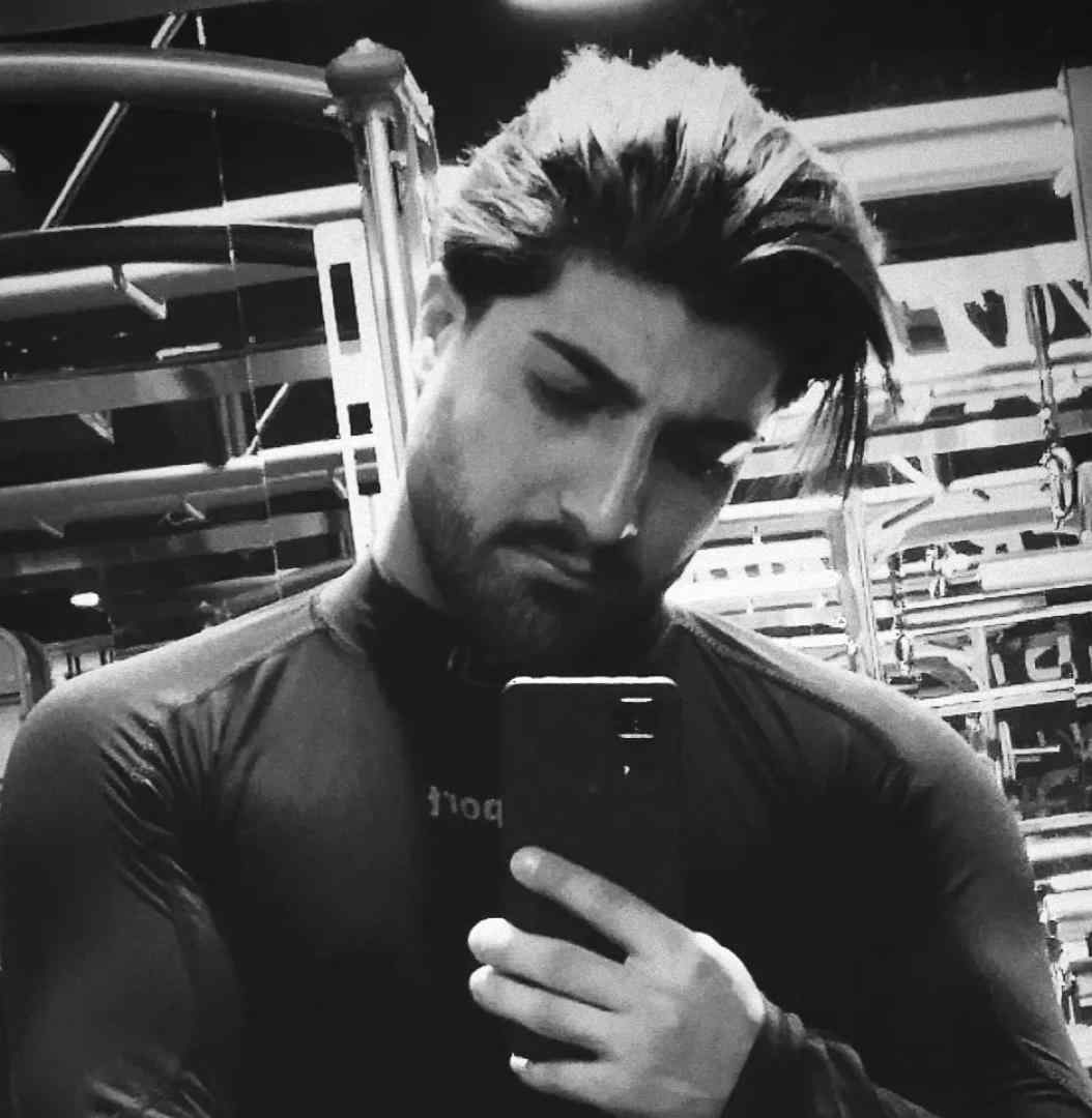 امیر لیام چشاش شده دوام نگاش مث مورفینه برام