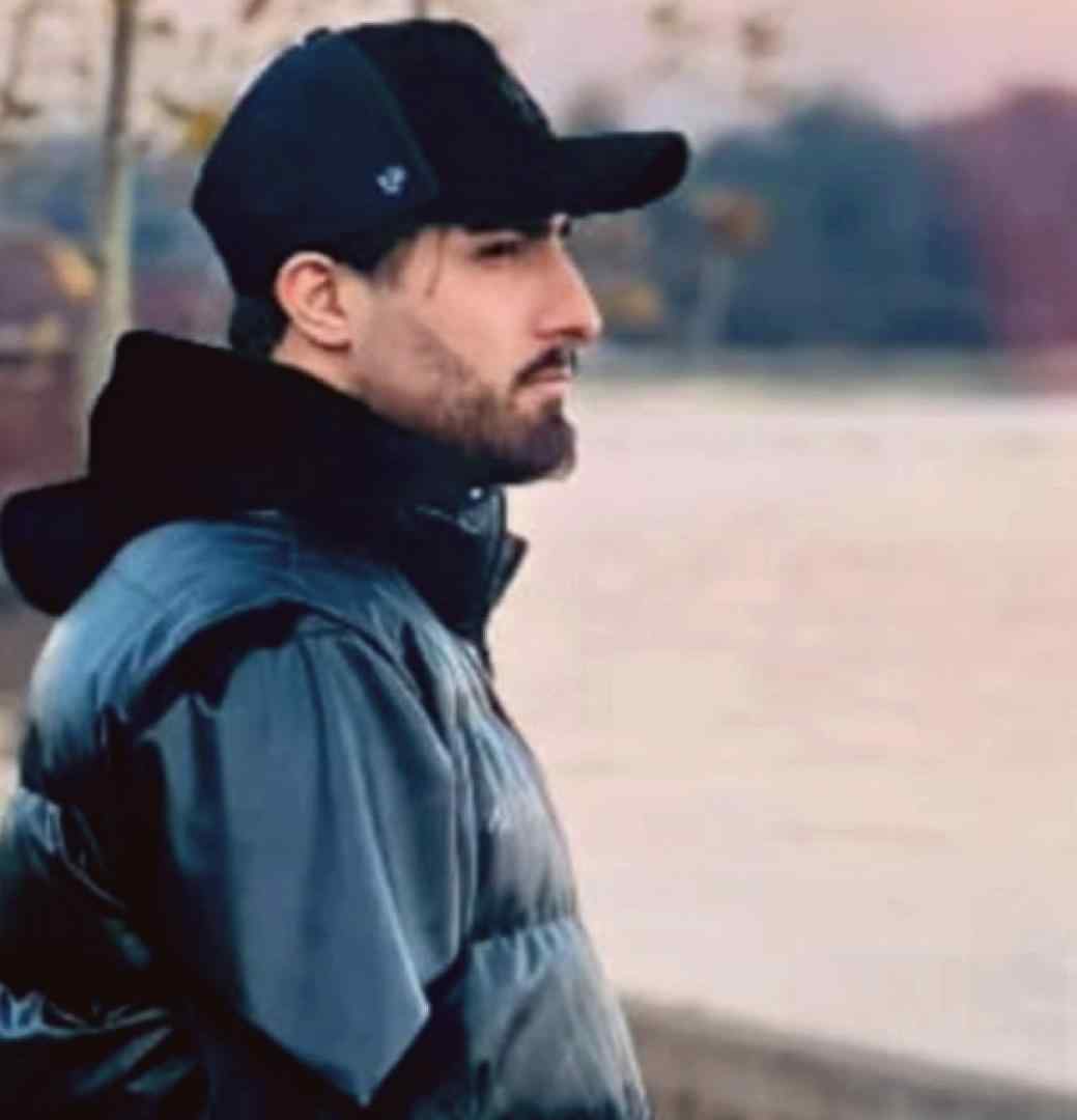 امیر لیام شدی با مه غریبه همش تو خودمم