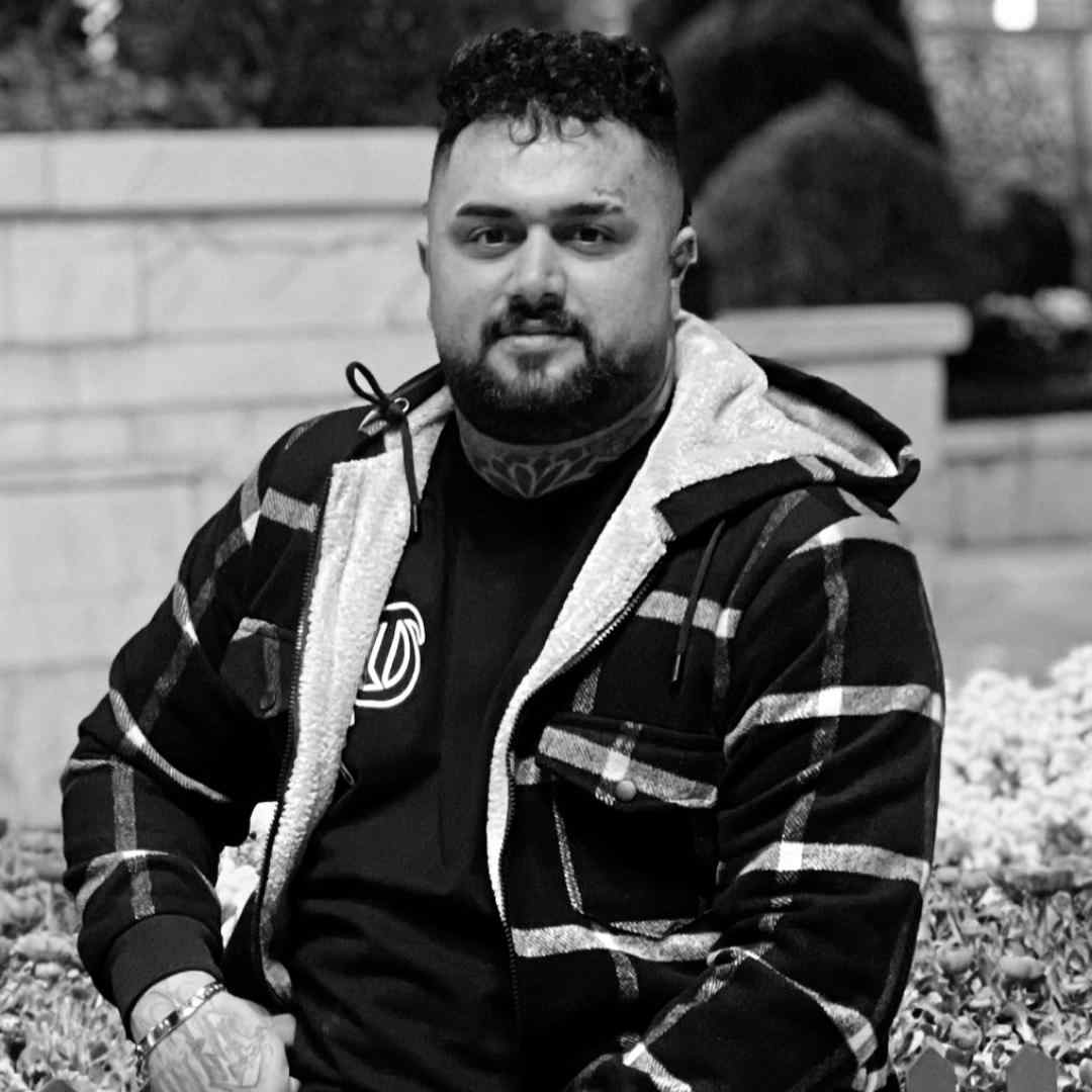 بهنام حسن زاده شمشیر و کارد کمری نخوامه