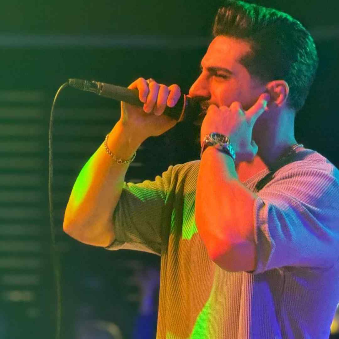 محمد کجوری بالا تا پایین شهر اسم و آوازه دارمه