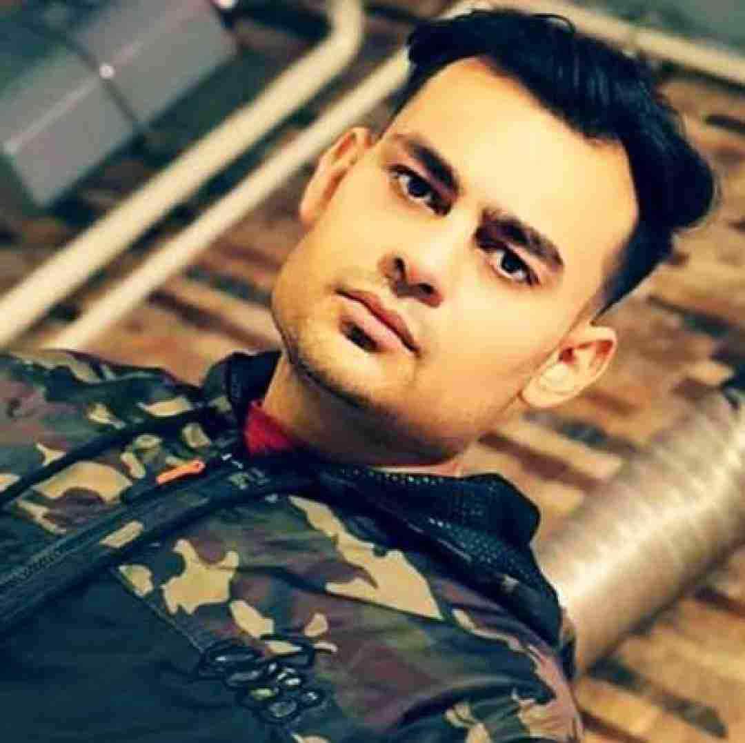 روح الله کرمی درگیر آشوب و افسردگیه حادم