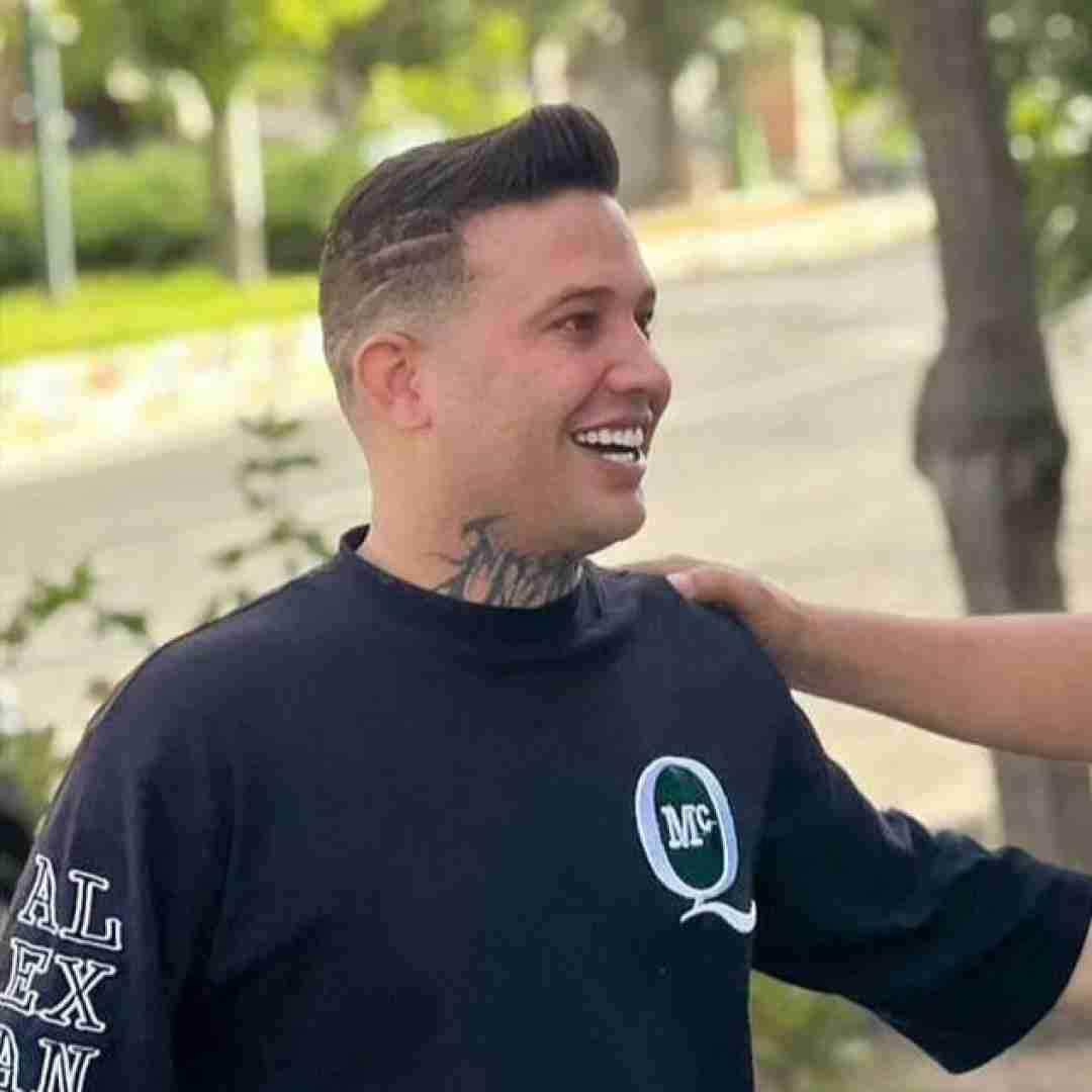 علی احمدیانی عوضیه مو چتری تو نخوای مه چترتم