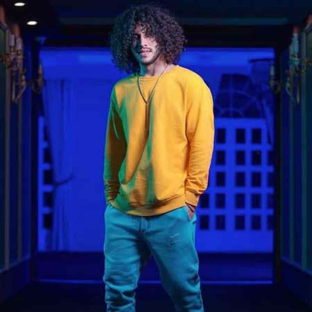 احسان دریادل دور میشم از عالم و آدم خوب میشم من تنها بذارم