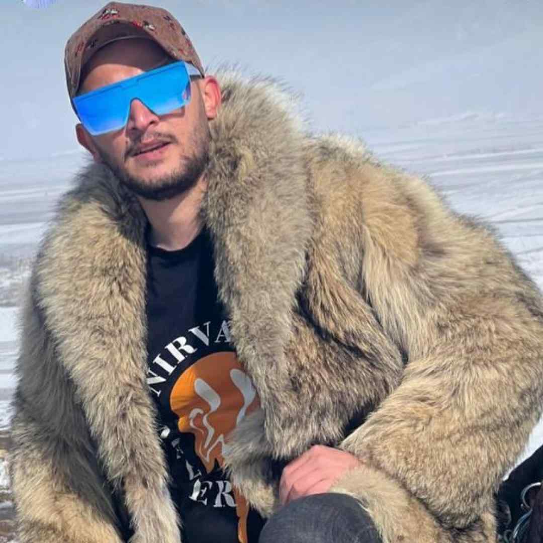 هومن آدینه یادش که میفتم دلم بهانشه میره