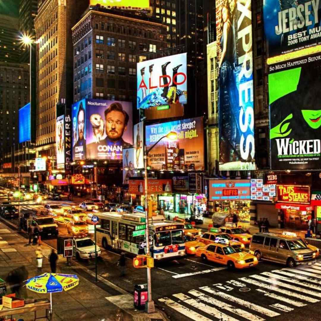  هنوز درگیرتم اون چشای مشکی نزار منو دور اگه مونده