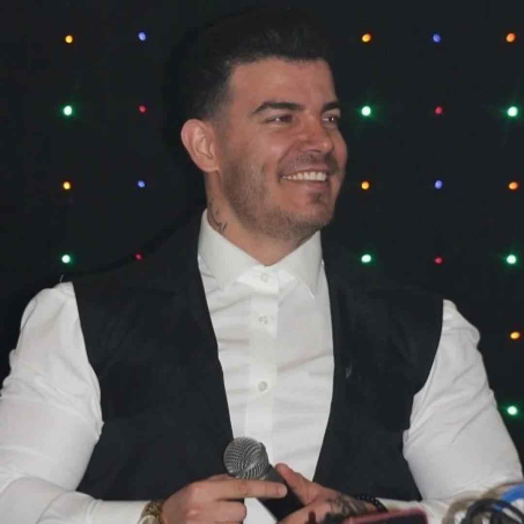 فرهاد فرهادی هم شرا شویی هم با کلاسی