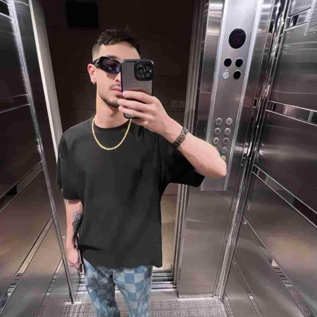 مستر کیارش تصویرات از ذهنم پاک نشد حتی یه لحظه