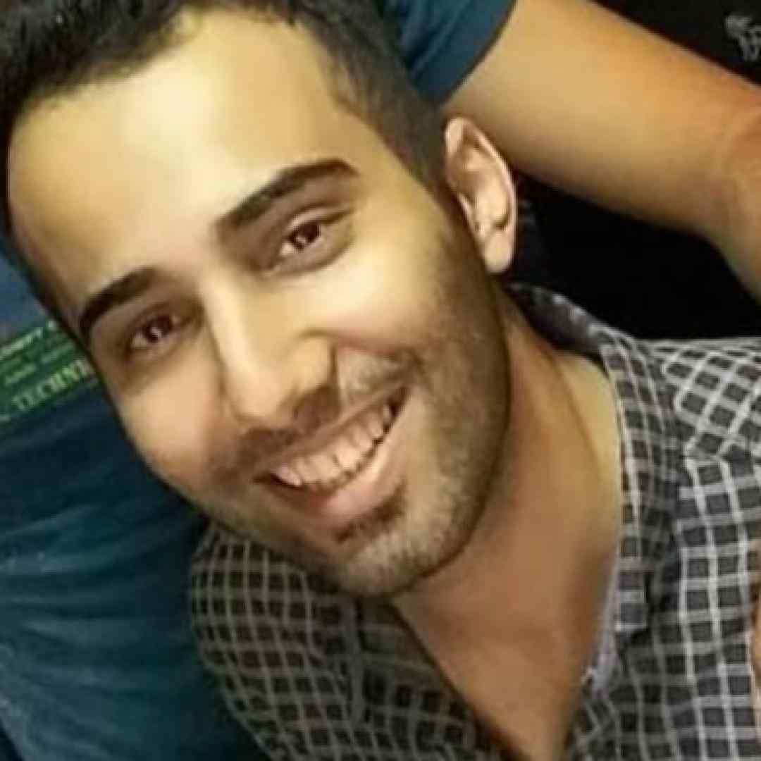 جعفر مینشینم با تو و دارم مواد میکشم