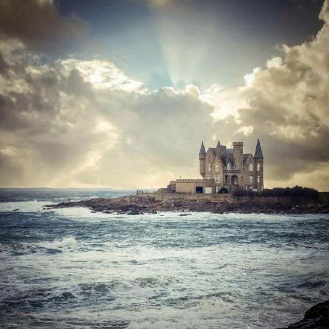 منم مث تو تنهاییو بلدم نمیخوام بزارم وقت واسه ی دیدنت