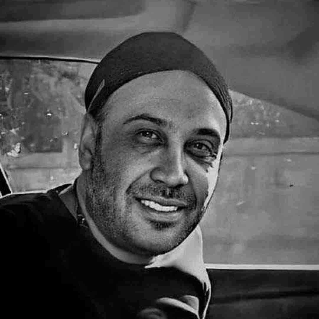 محسن چاوشی عباس کجایی دنبال تو با قد کمون اومده مادر