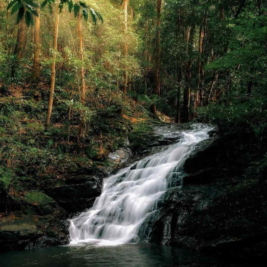  بین ما کلی خاطرس عکسا تو قاب عکس