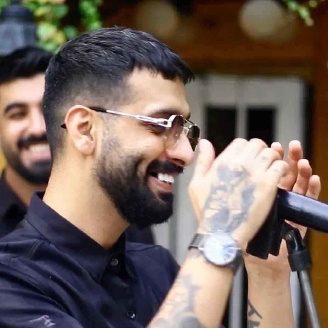 کمیل کولایی هم شر و شوری هم با کلاسی شلوار پلنگی ماشین شاسی