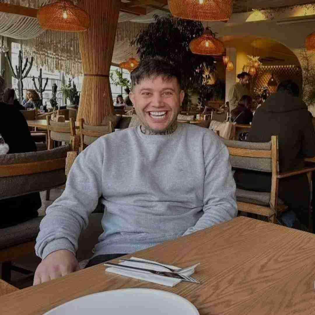 علی احمدیانی چشام برات پر میزدن تو که برام پر پر شدی