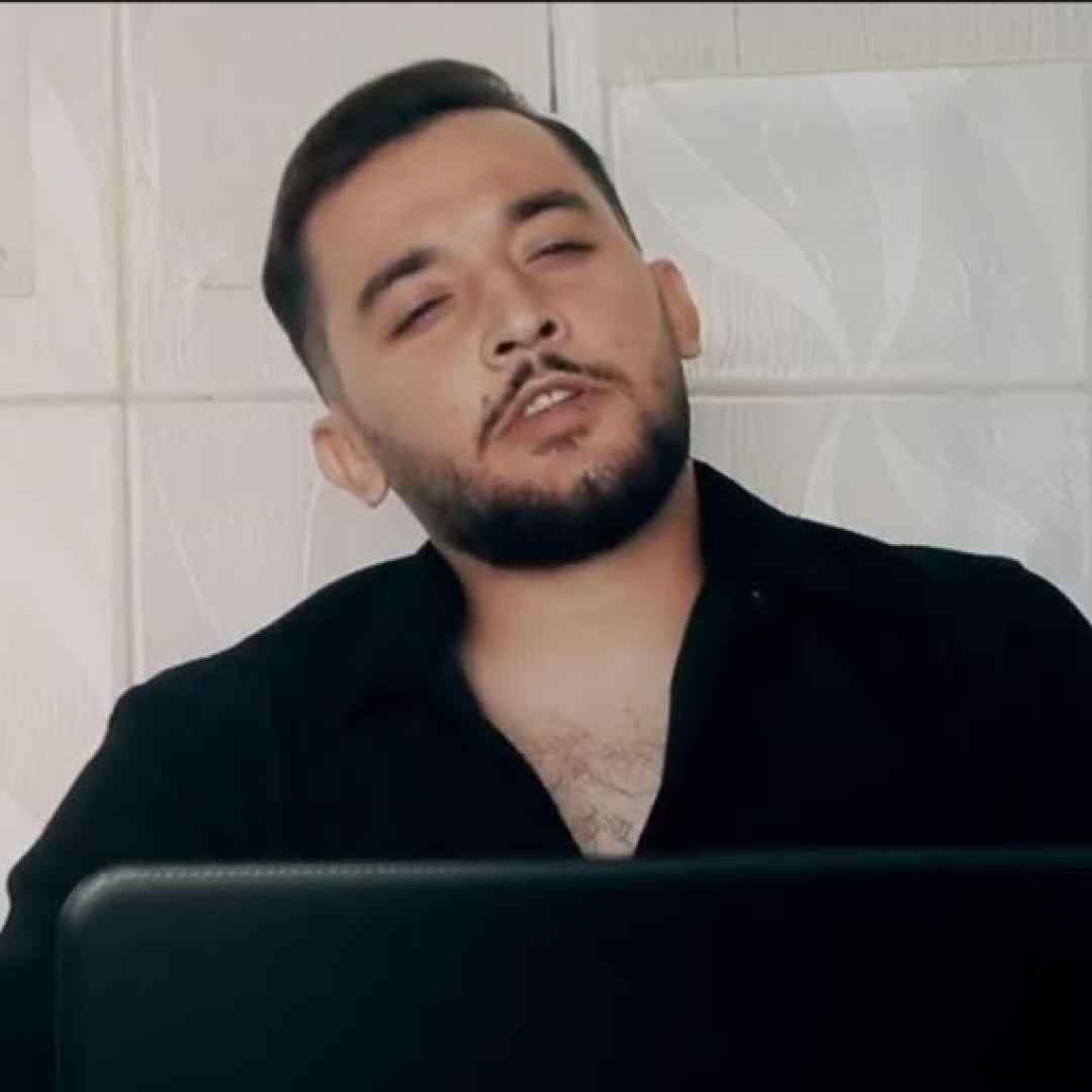 هومن آدینه در وه در