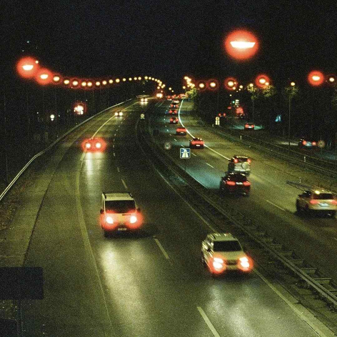  شال آن شال سرخ تو موج موج موی تو با صدای دختر اینستایی