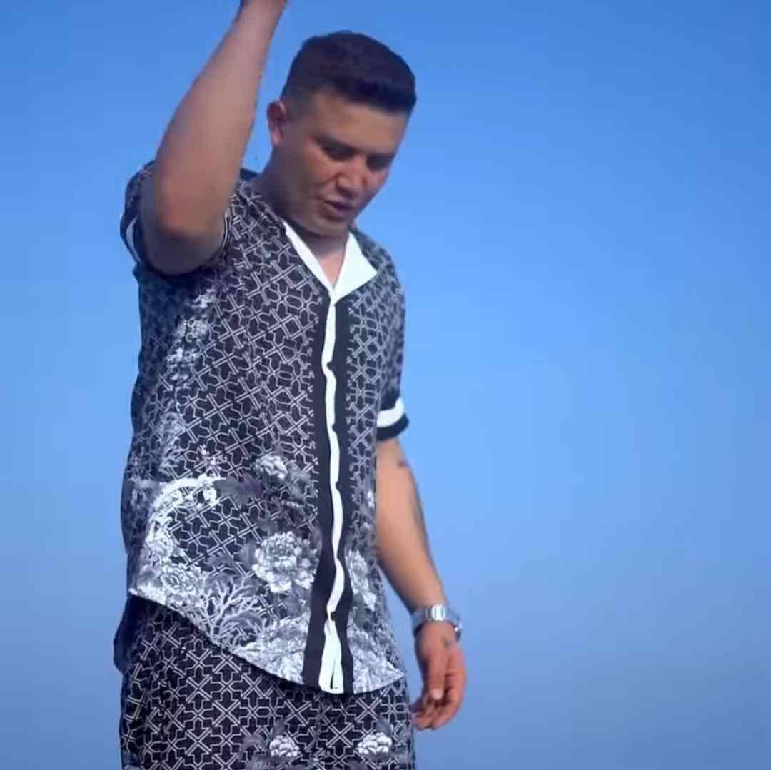 علی احمدیانی چشام برات پر میزدن تو که برام پر پر شدی