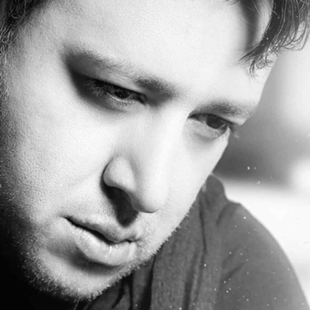 امین رستمی گفتی خوبی با خون سردی خیلی ممنون یادم کردی