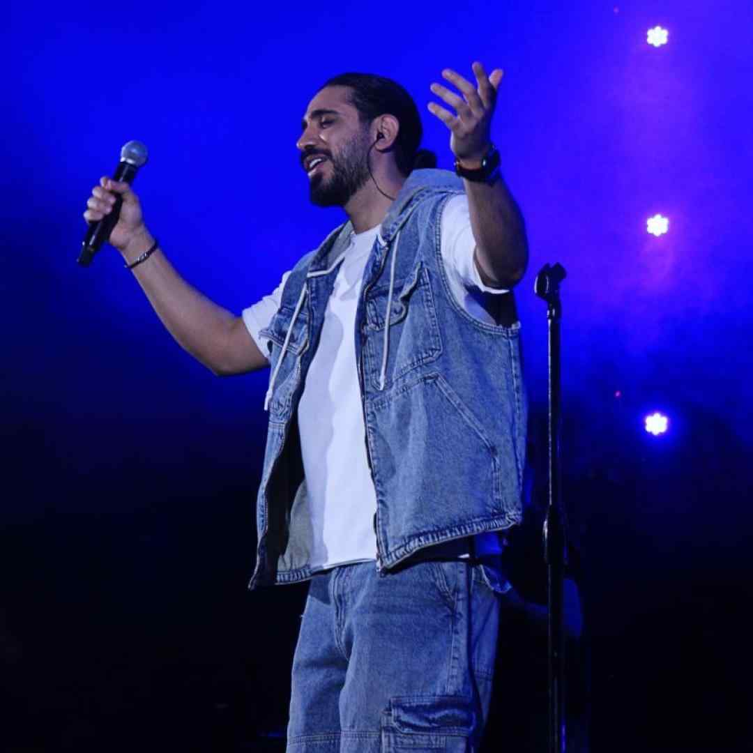 کسری زاهدی مثل چشمام میخوامت تو رو از دور میپامت