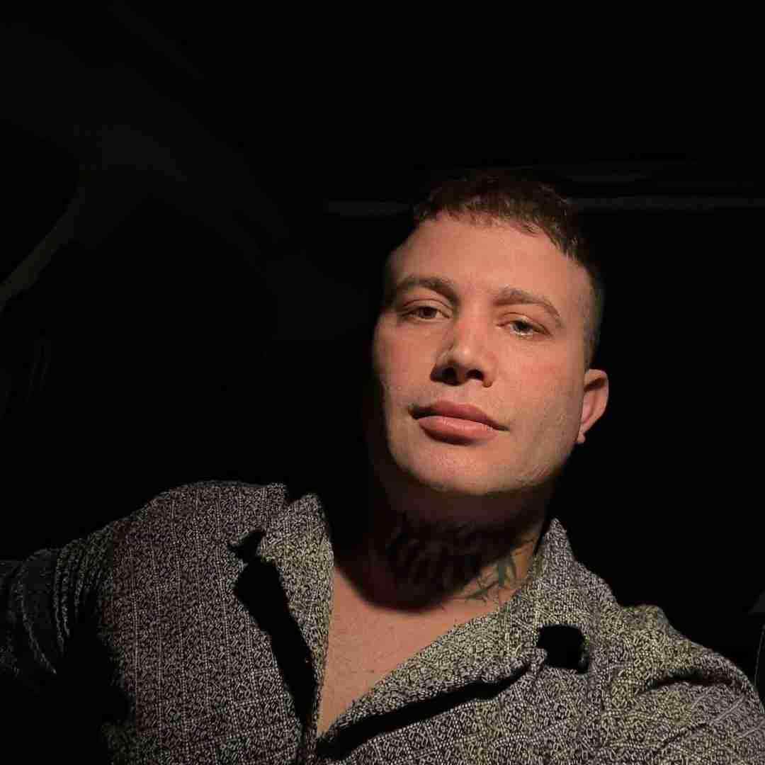 علی احمدیانی میری برو تنهام بزار ولی بگو چی بود گناه من