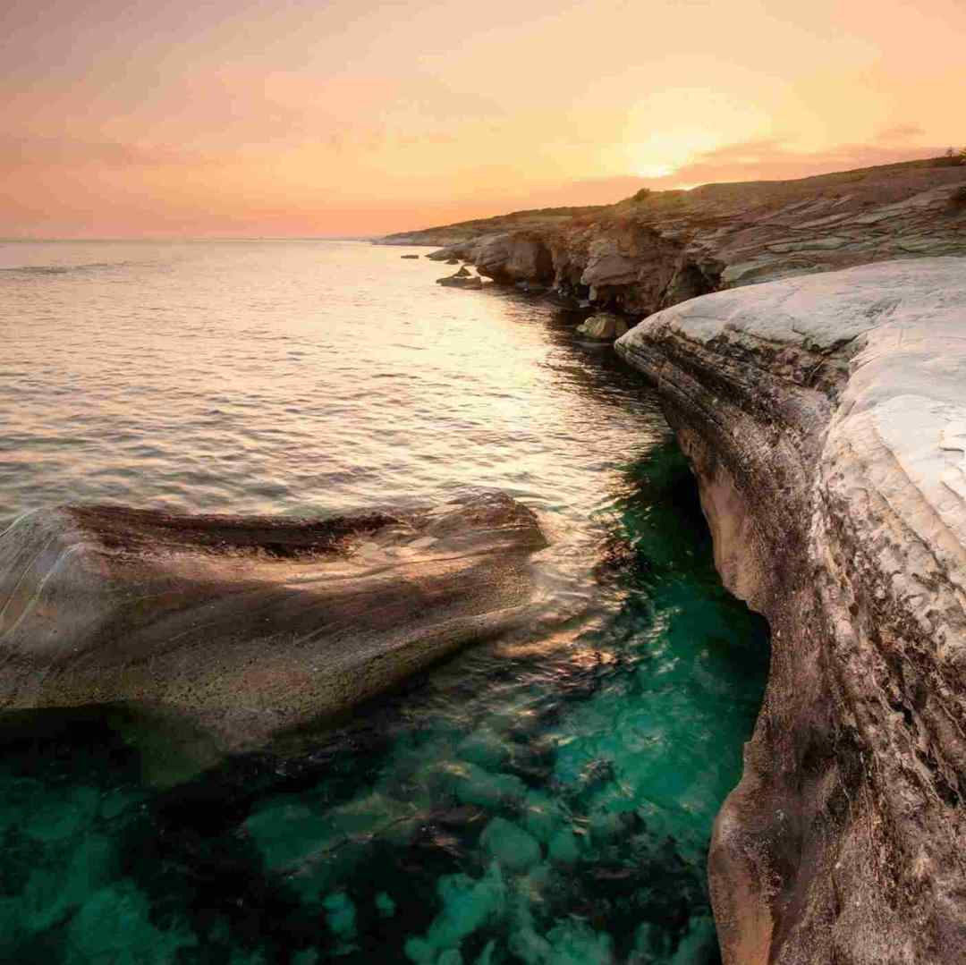 رنگ عوض کرده دلت جای موندن نی هتله زور نزن