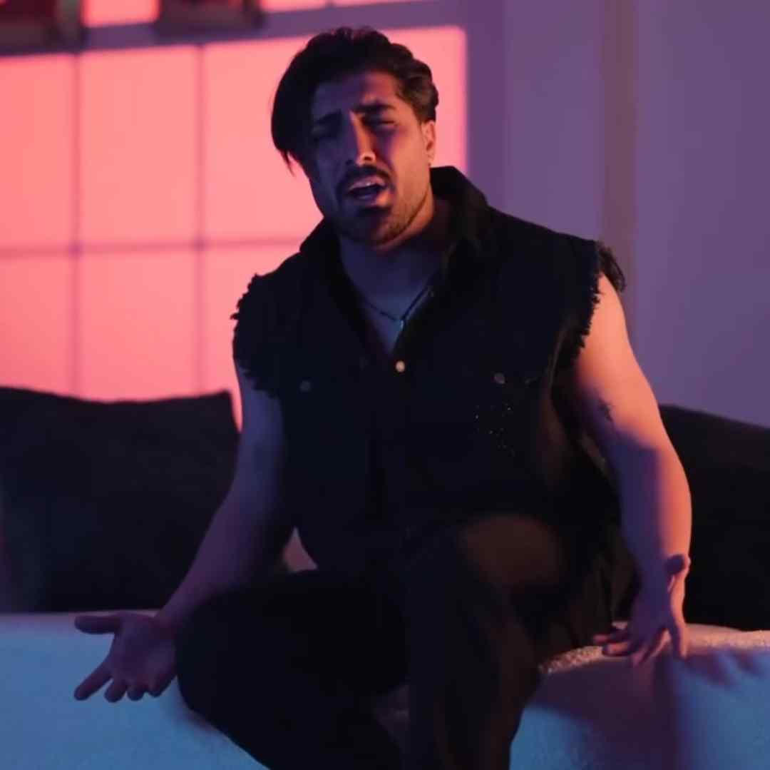 امیر لیام بیا منه ببین با کله خوردم زمین