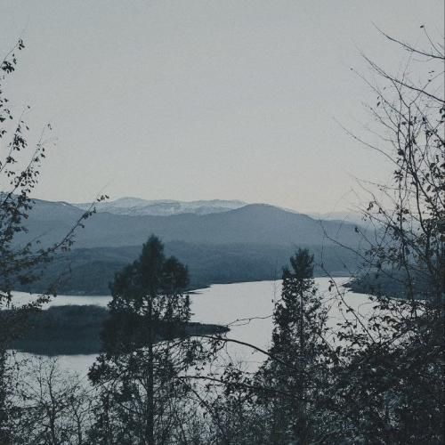 دود میشم میرم یه روز لای ابرا بابا تموم میشه