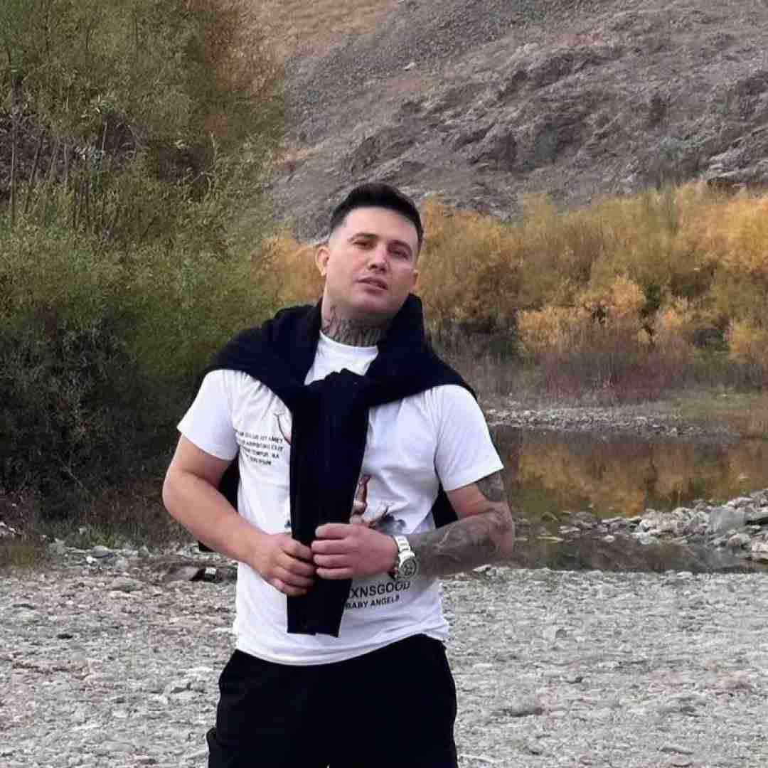 علی احمدیانی زدی منه زمین خدا ازت نمیگذره