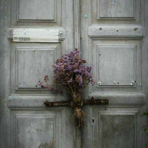 دانلود آهنگ دل خوشه به قدم زدن زیر نم نم بارون