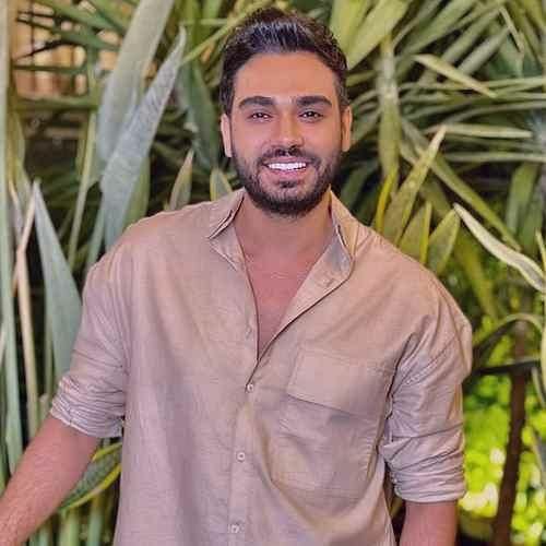 دانلود آهنگ عشق تو مثل يه بغضه تو گلوم گیر ميكنه از سینا درخشنده