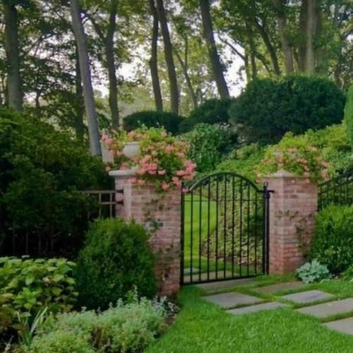 بزرگش کردم زد و بندو بزرگ تر از گوشای زن مردم