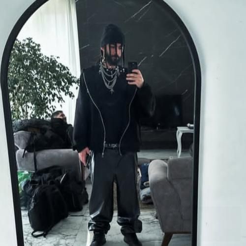 امین تیجی وایسادم