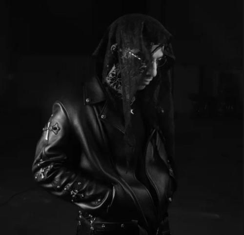 دانلود آهنگ پسر تنها از دورچی